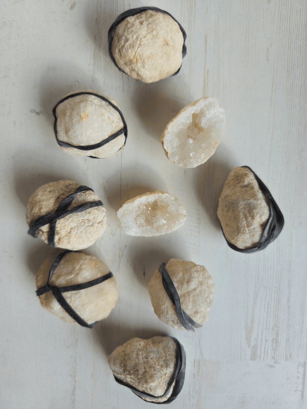 Geoda de cuarzo blanco mini con drusa interior