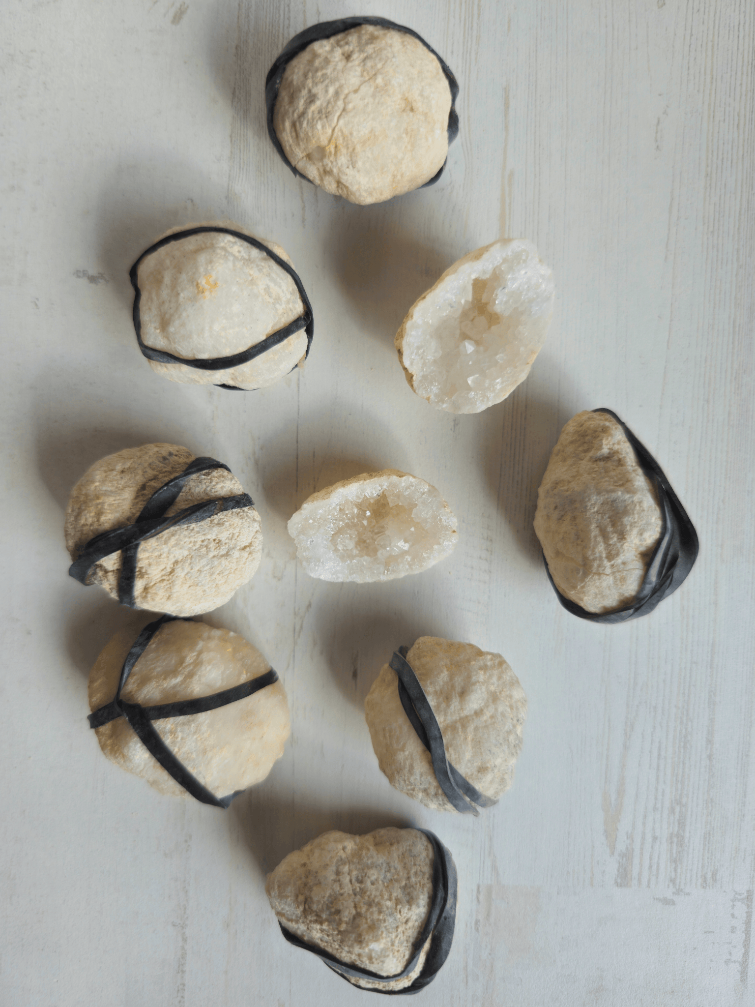 Geoda de cuarzo blanco mini con drusa interior