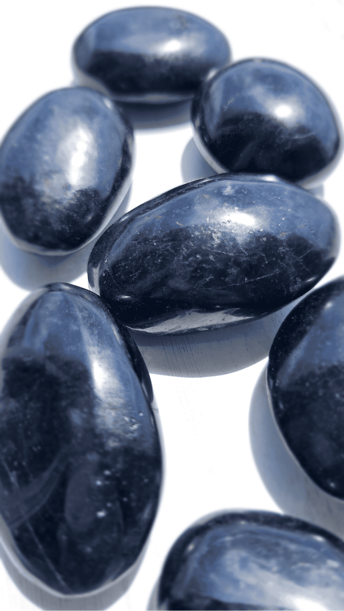 Guijarro rodado de turmalina negra de 40‑60 mm, ideal como piedra de protección y estabilidad emocional.