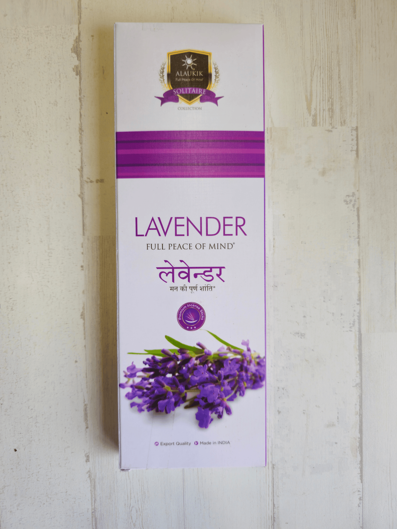 Caja de incienso Lavanda Alaukik, ~90 g (~55-60 varillas de 20 cm), ideal para relajación y ambientación con aroma floral.