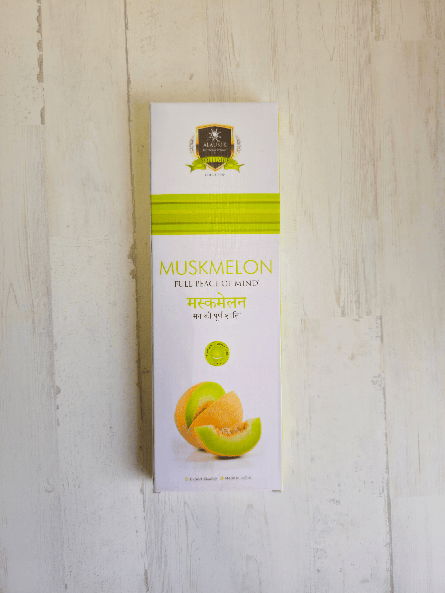 Cajita de incienso Melón Alaukik, ~90 g (~55-60 varillas de 20 cm), ideal para ambientar con aroma fresco y frutal.