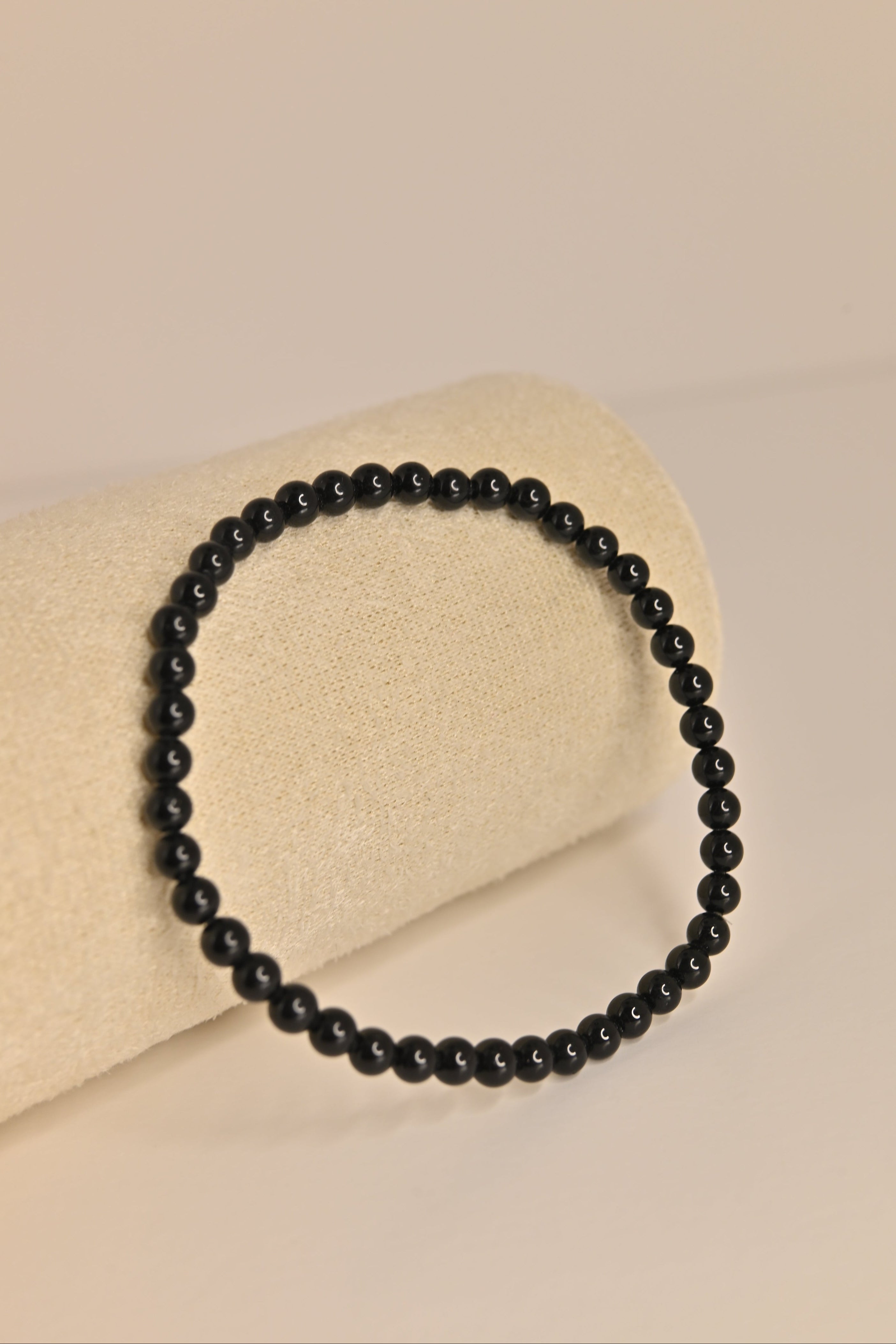 Pulsera de turmalina negra bola 4 mm | Protección energética y enraizamiento.