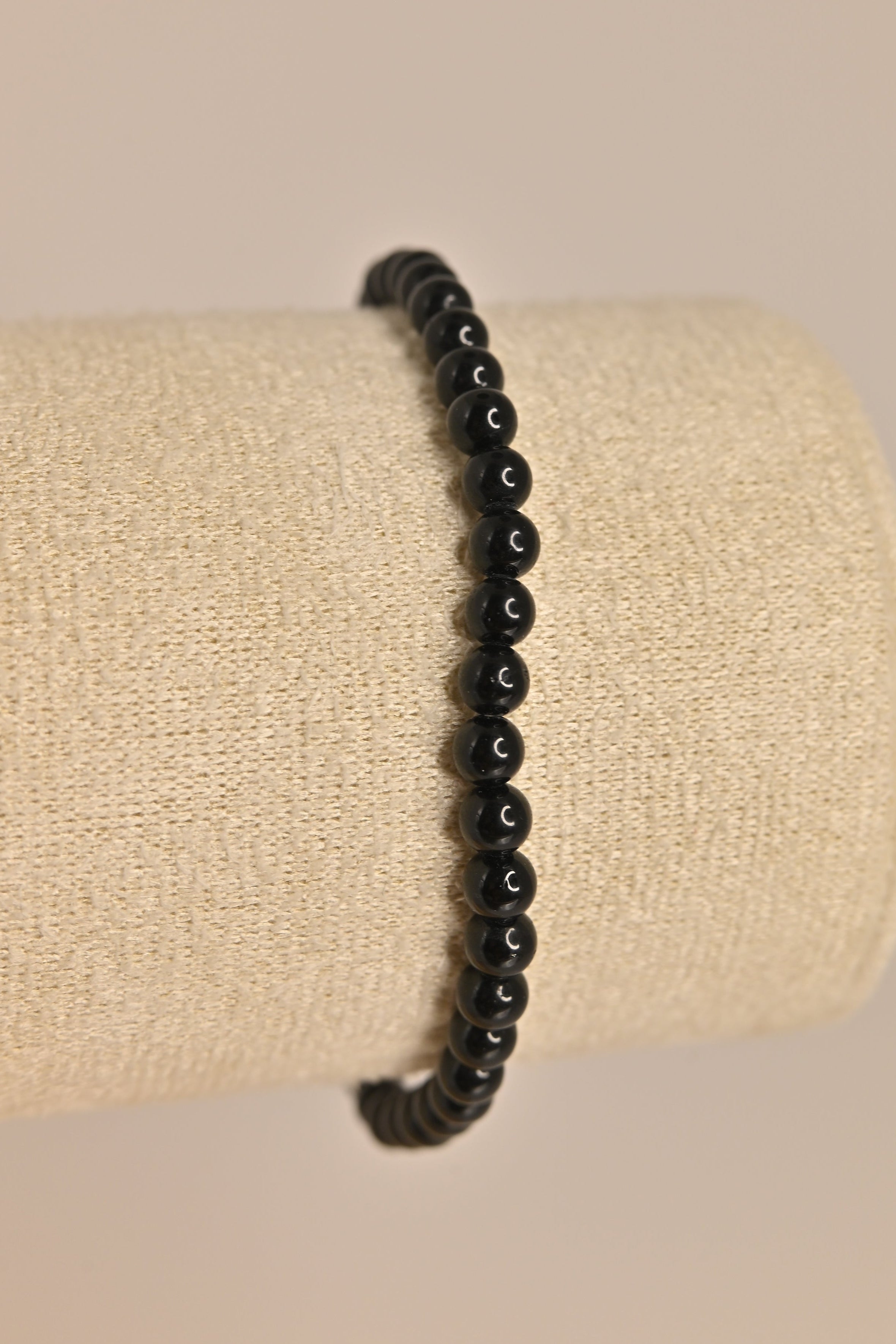 Pulsera de turmalina negra bola 4 mm | Protección energética y enraizamiento.