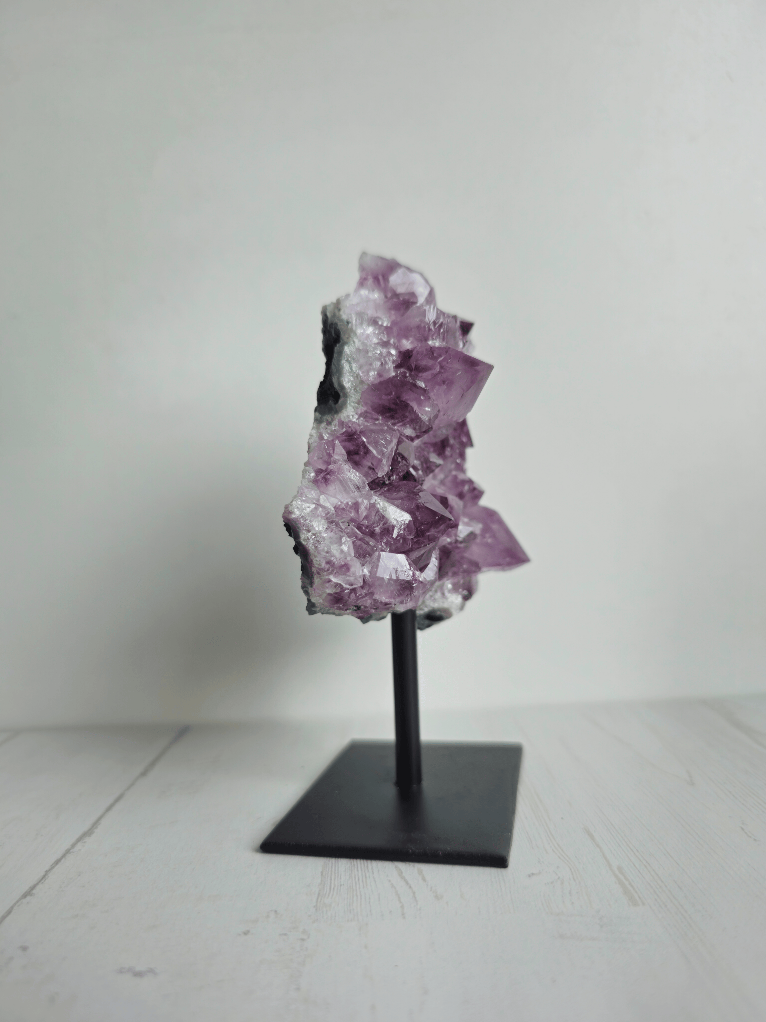 Peana de Amatista Pequeña | Claridad mental, intuición y limpieza energética