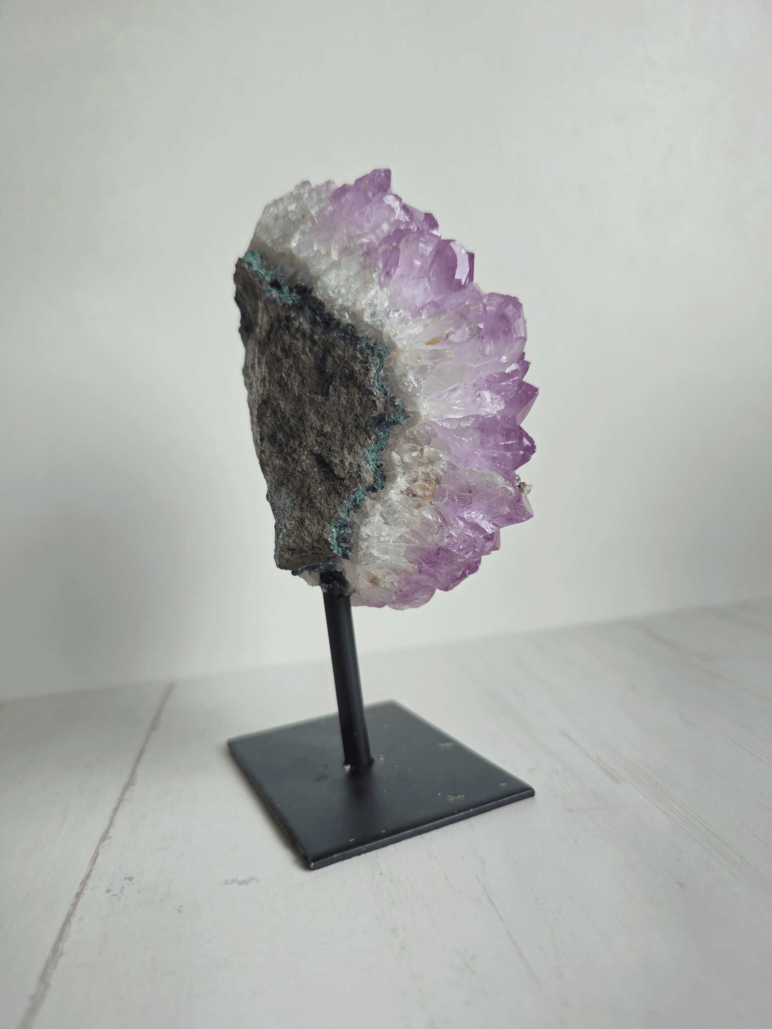 Peana de Amatista Pequeña | Claridad mental, intuición y limpieza energética