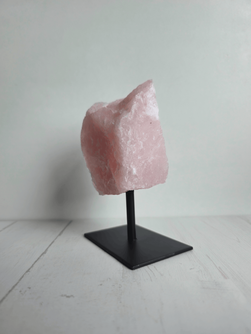 Peana de Cuarzo Rosa Pequeña | Sanación del corazón, armonía emocional y energía amorosa