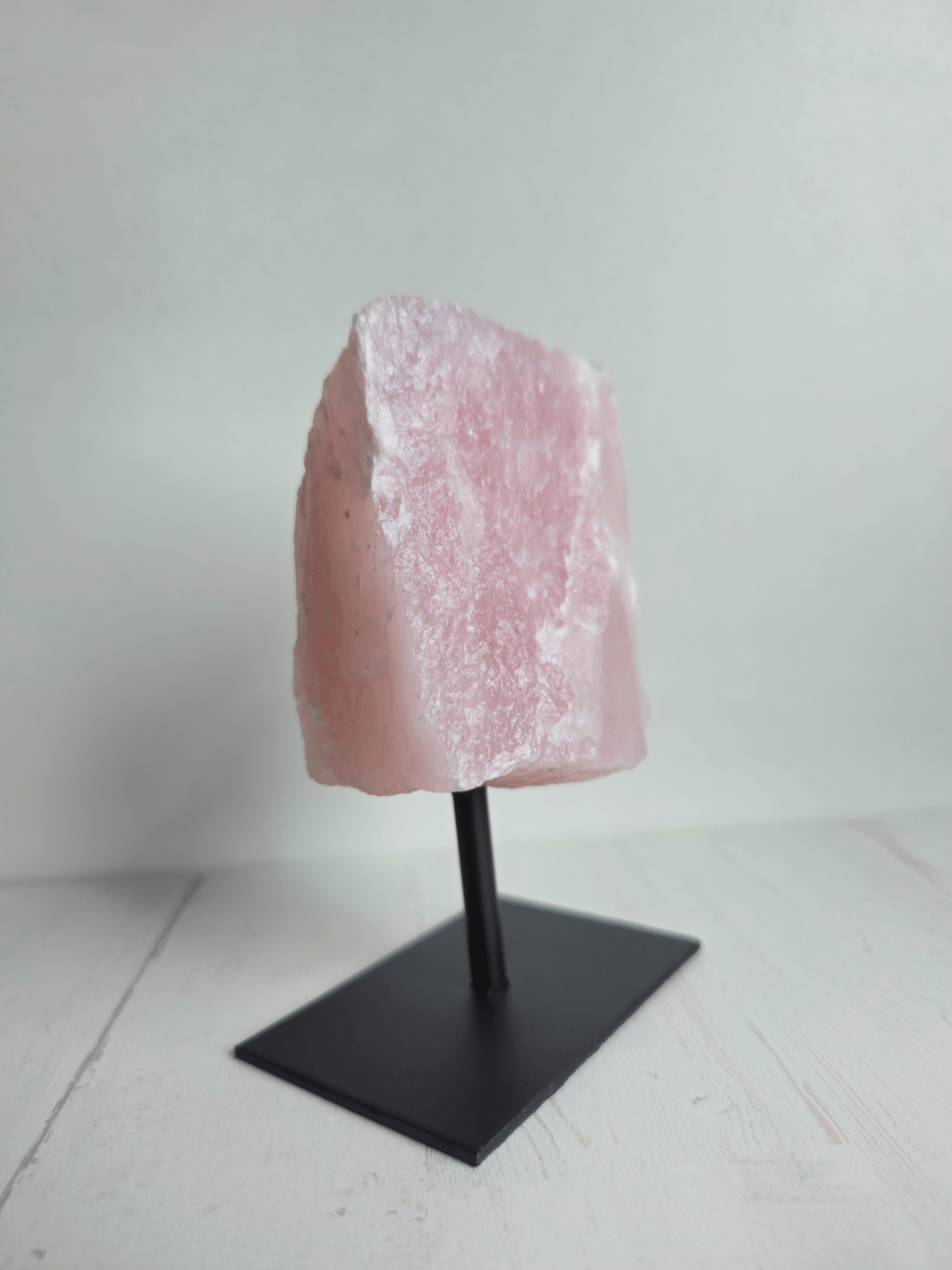 Peana de Cuarzo Rosa Pequeña | Sanación del corazón, armonía emocional y energía amorosa