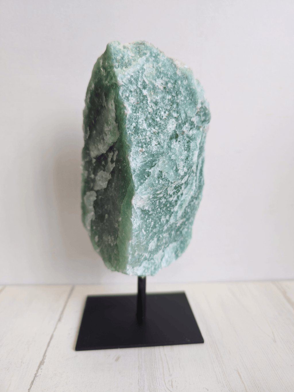 Peana de Cuarzo Verde en bruto | prosperidad y equilibrio