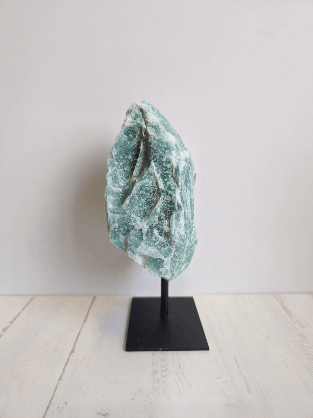 Peana de Cuarzo Verde en bruto | prosperidad y equilibrio