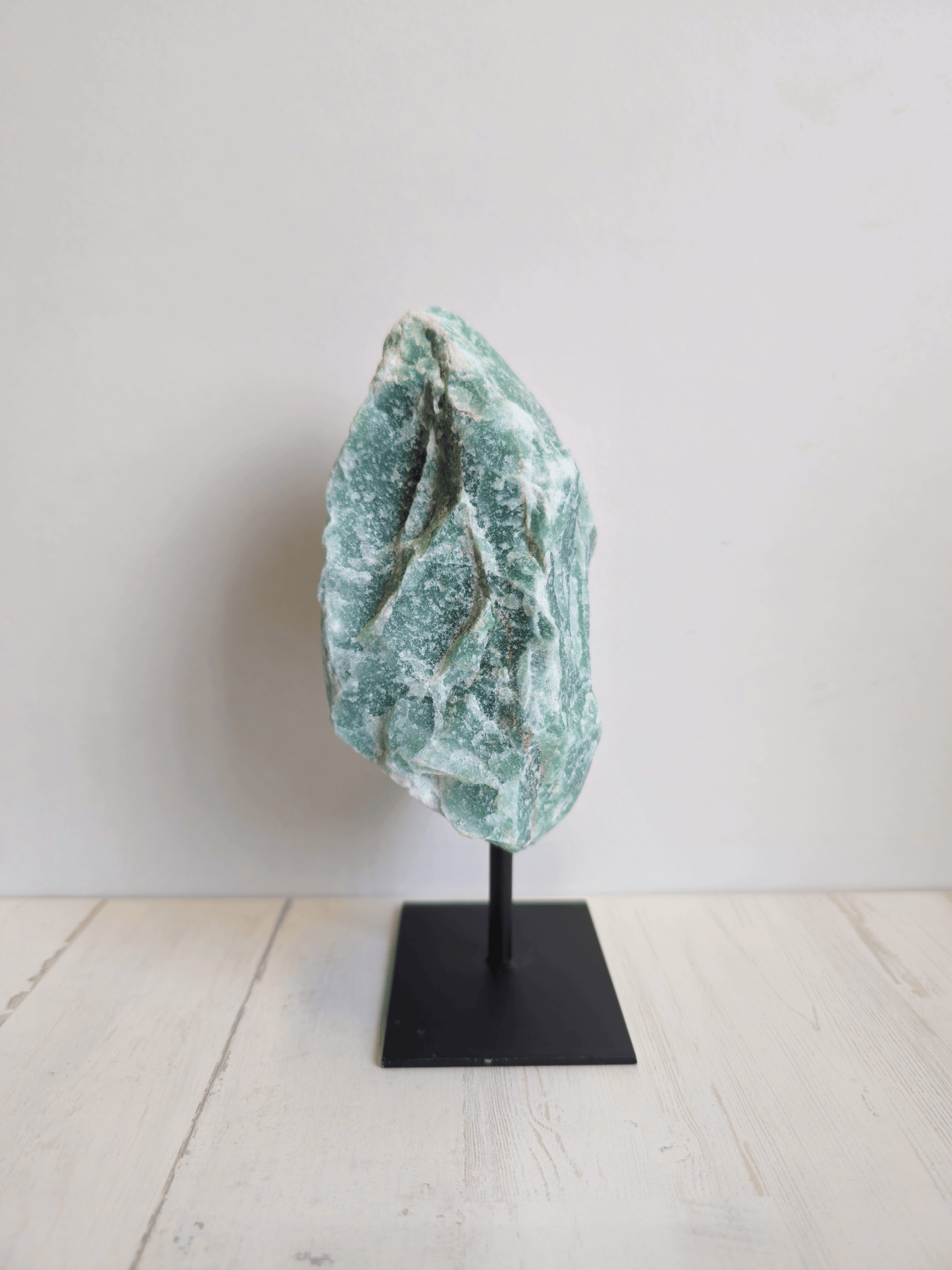 Peana de Cuarzo Verde en bruto | prosperidad y equilibrio