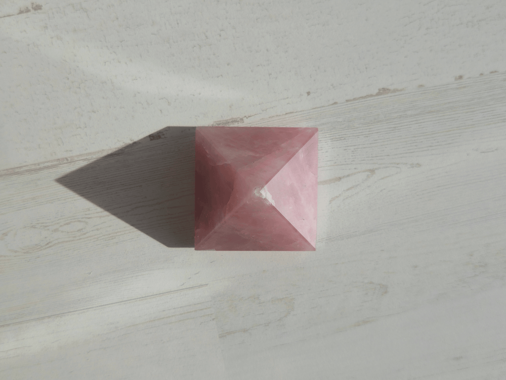 Pirámide de Cuarzo Rosa 5 cm | amor propio y armonía