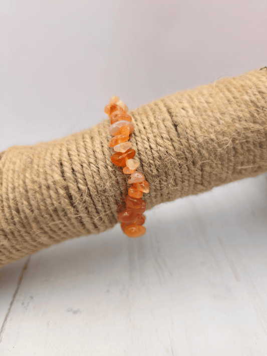 Pulsera de cornalina Botswana barroca en tonos naranja, rojo y blanco, ideal para energía, motivación y equilibrio emocional.