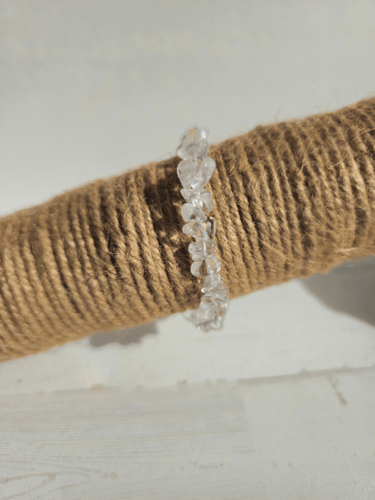 Pulsera de cuarzo roca con chips barrocos en hilo elástico, diseño natural para claridad mental, enfoque y amplificación energética