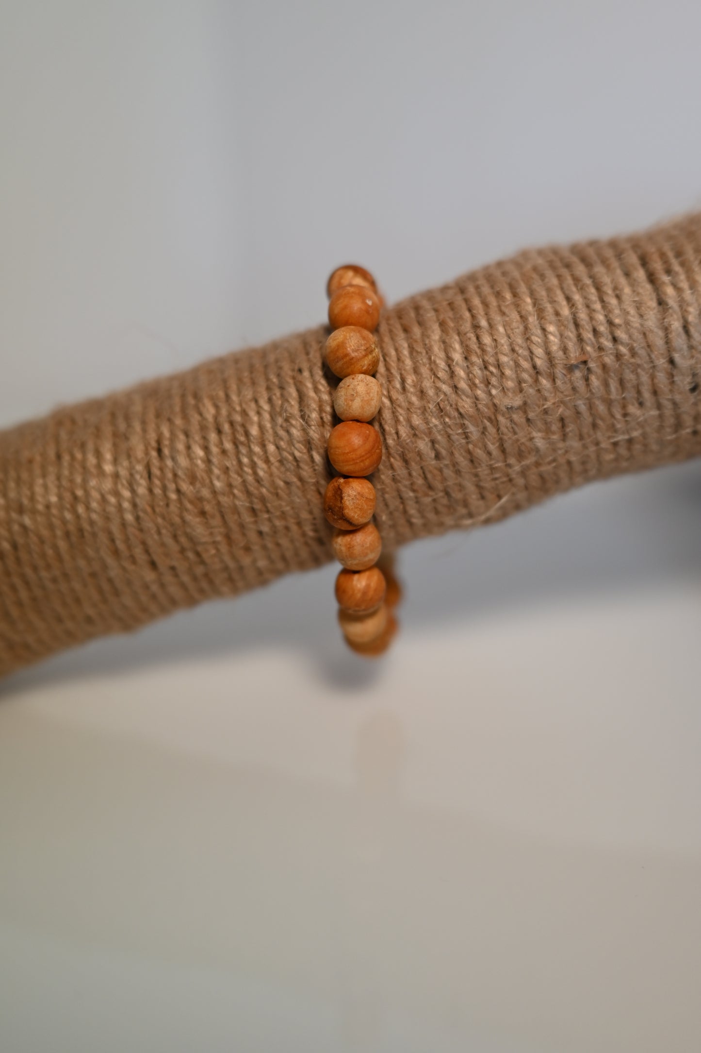 Pulsera de palo santo elástica con bolas de 10 mm