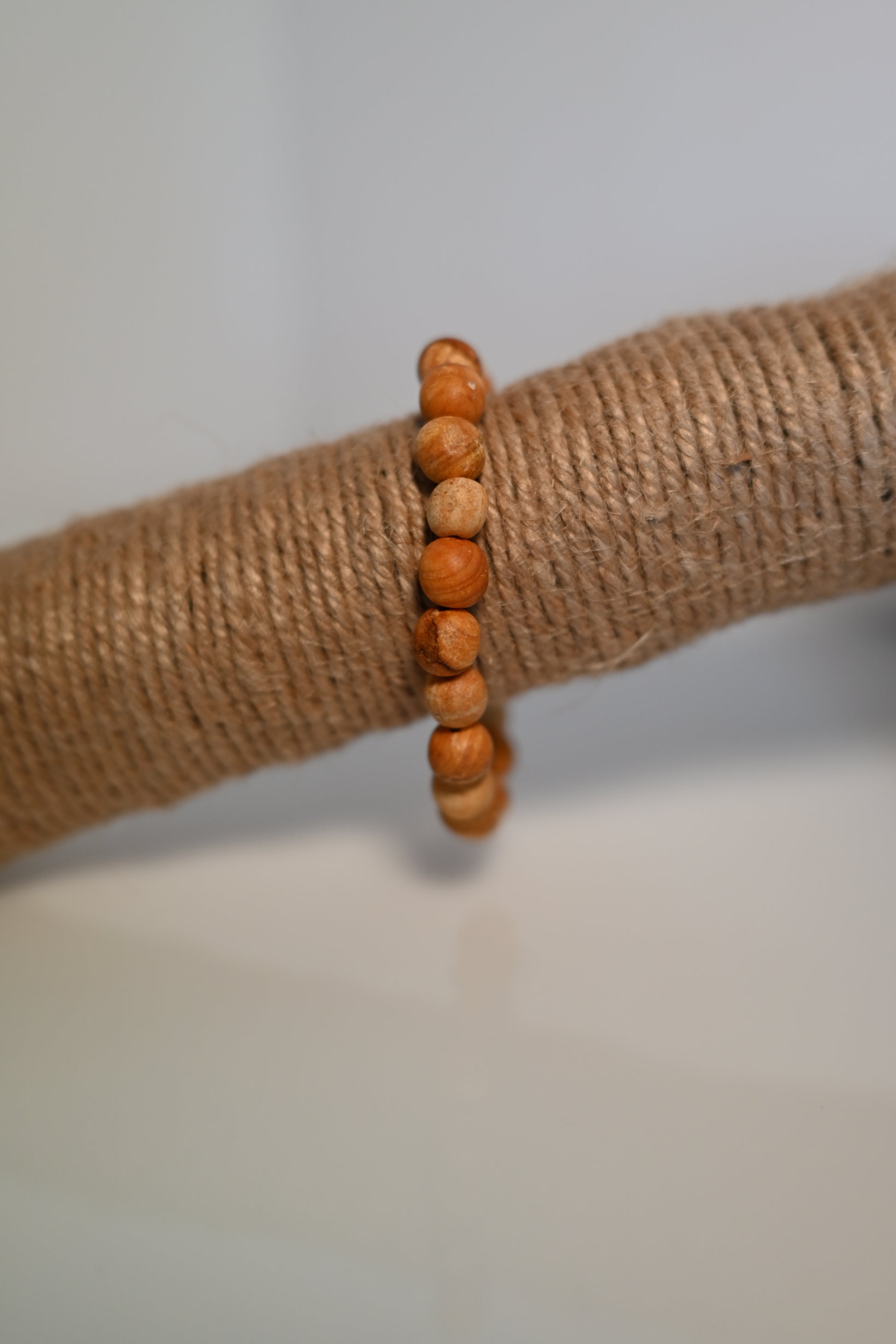 Pulsera de palo santo elástica con bolas de 10 mm