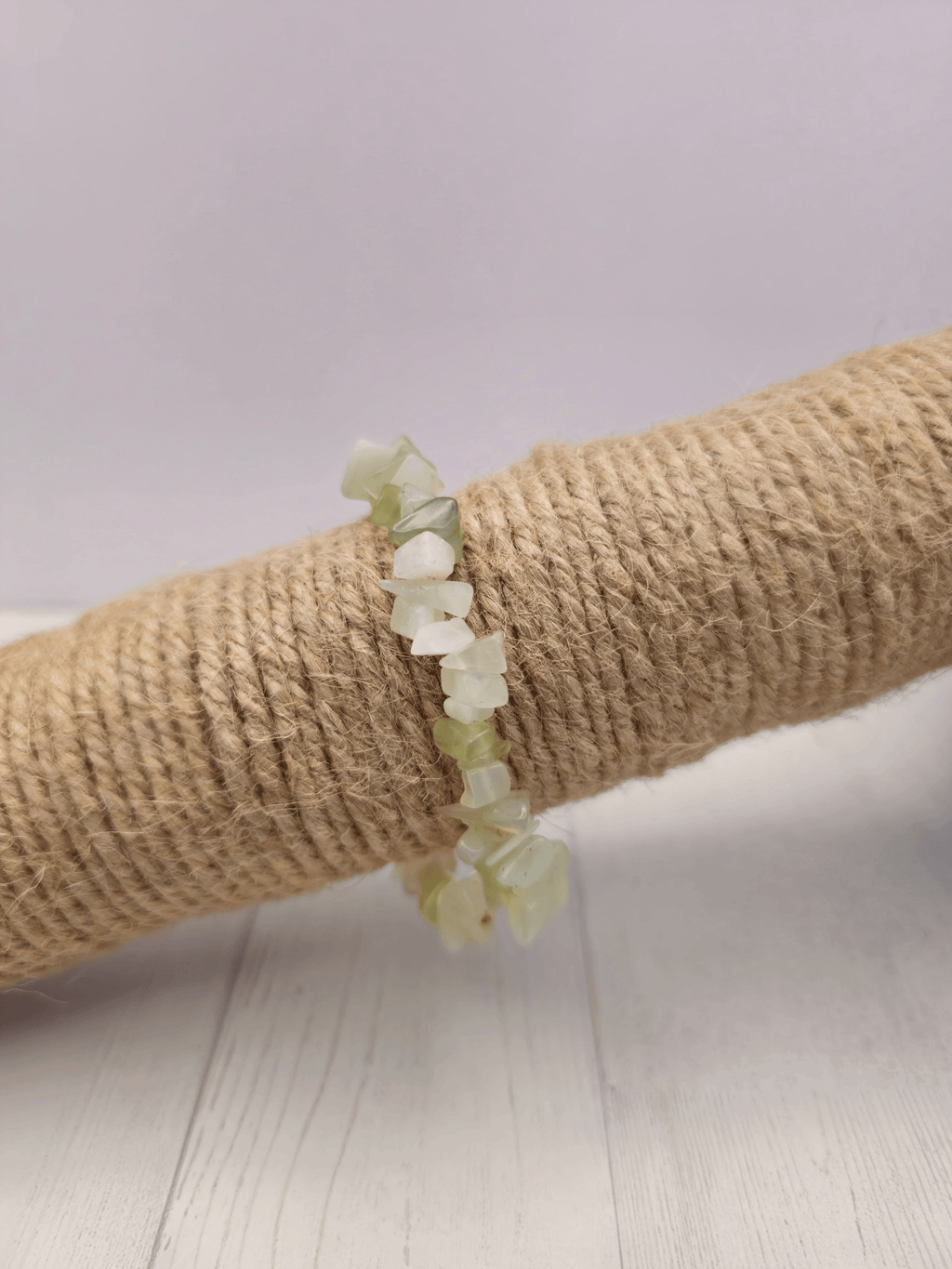 Pulsera de jade con chips cuadrados en hilo elástico, piedra del corazón para armonía emocional, amor propio y buena fortuna