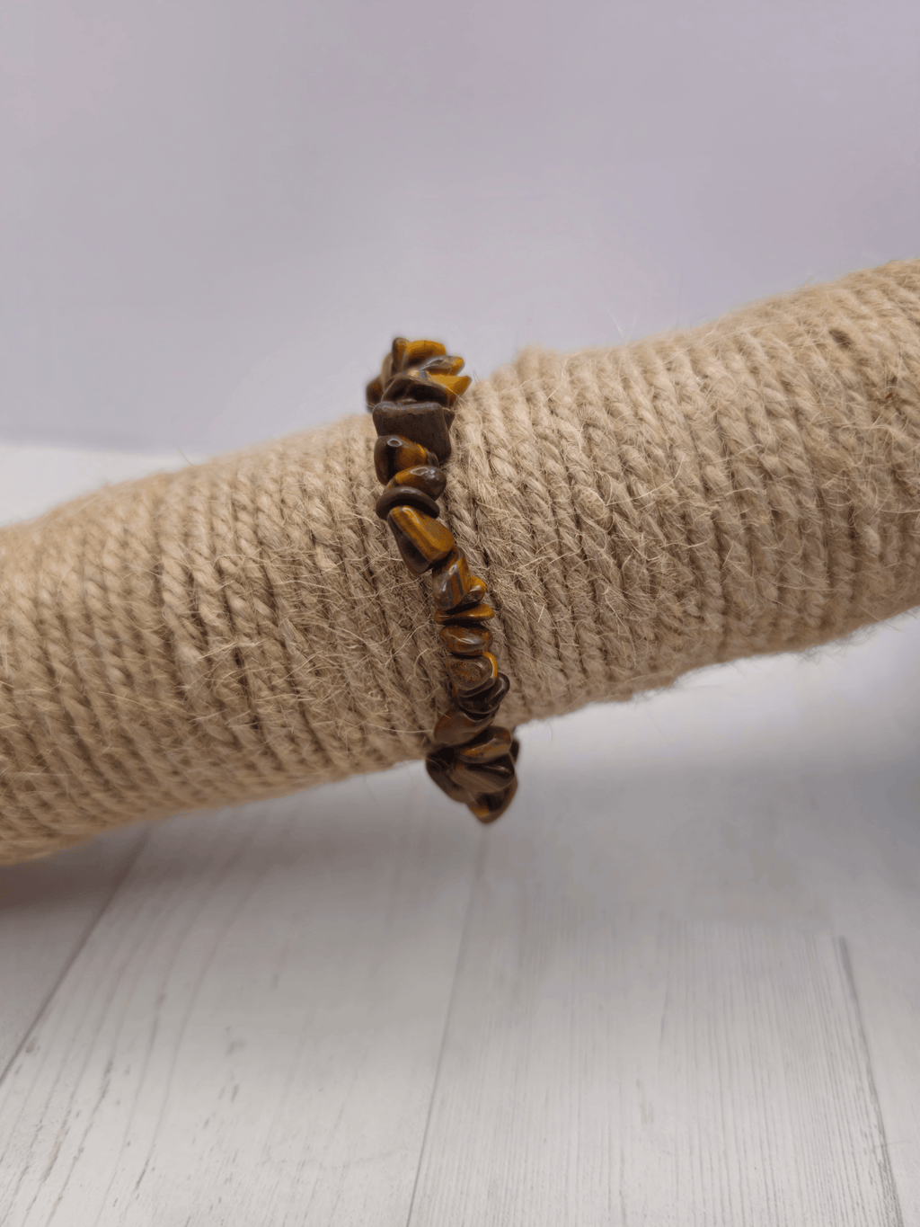 Pulsera de Ojo de Tigre natural con chips. Tonos marrón dorado. Piedra de protección, enfoque mental y empoderamiento personal.