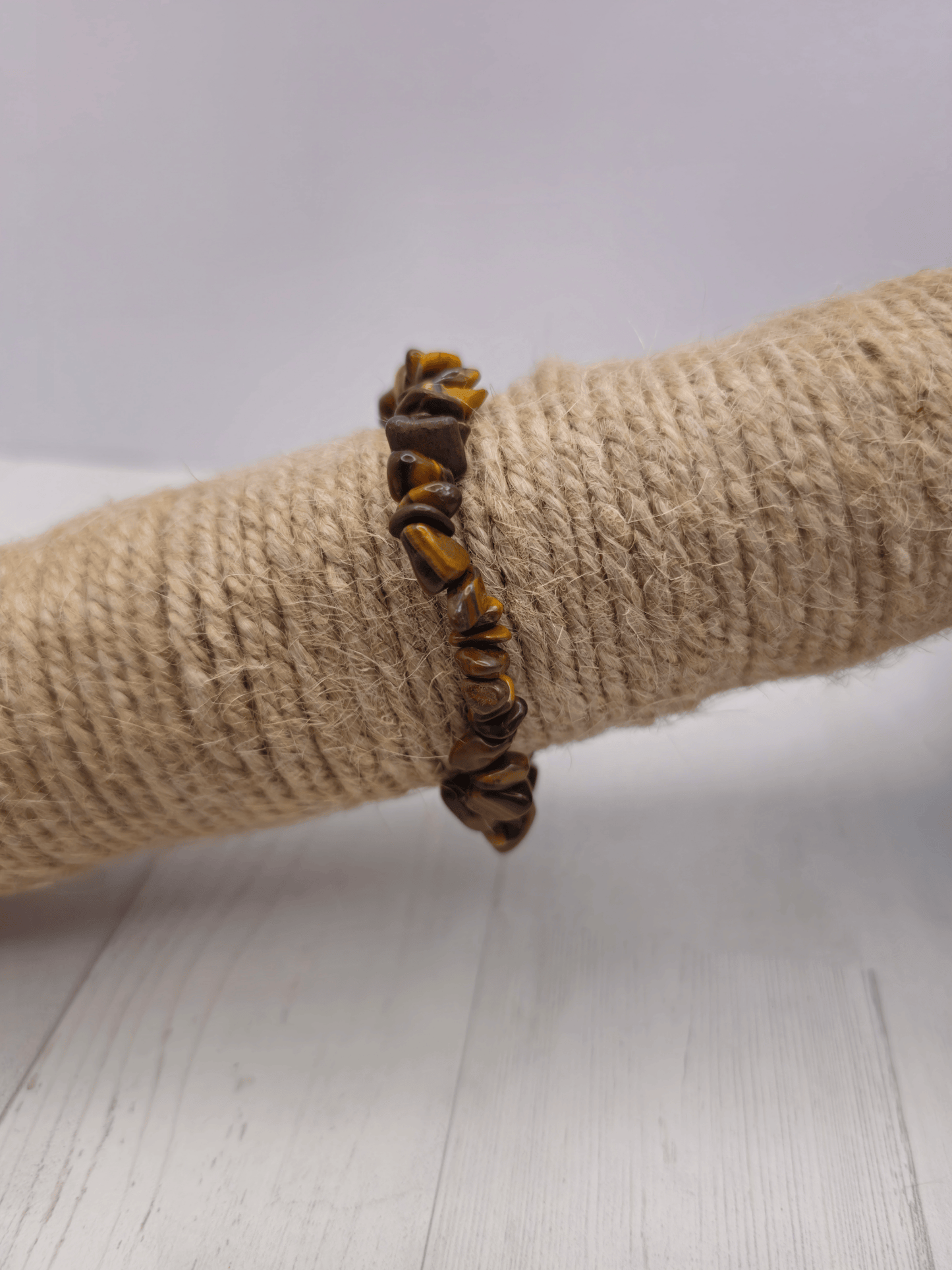 Pulsera de Ojo de Tigre natural con chips. Tonos marrón dorado. Piedra de protección, enfoque mental y empoderamiento personal.