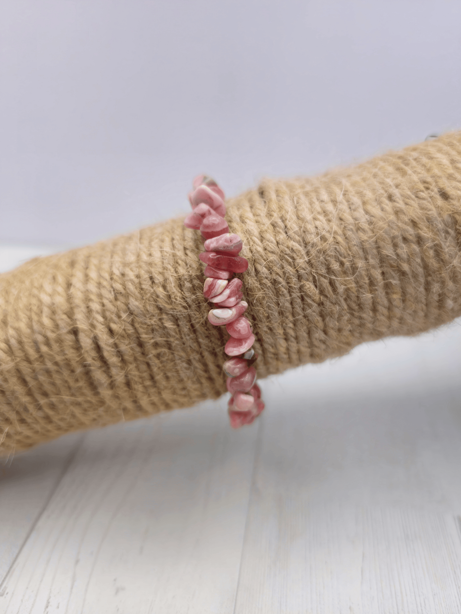 Pulsera de cuarzo roca con chips barrocos en hilo elástico, diseño natural para claridad mental, enfoque y amplificación energética