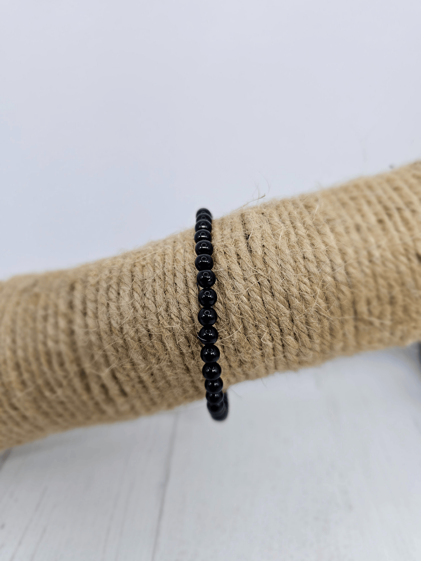 Pulsera de turmalina negra bola 4 mm | Protección energética y enraizamiento.