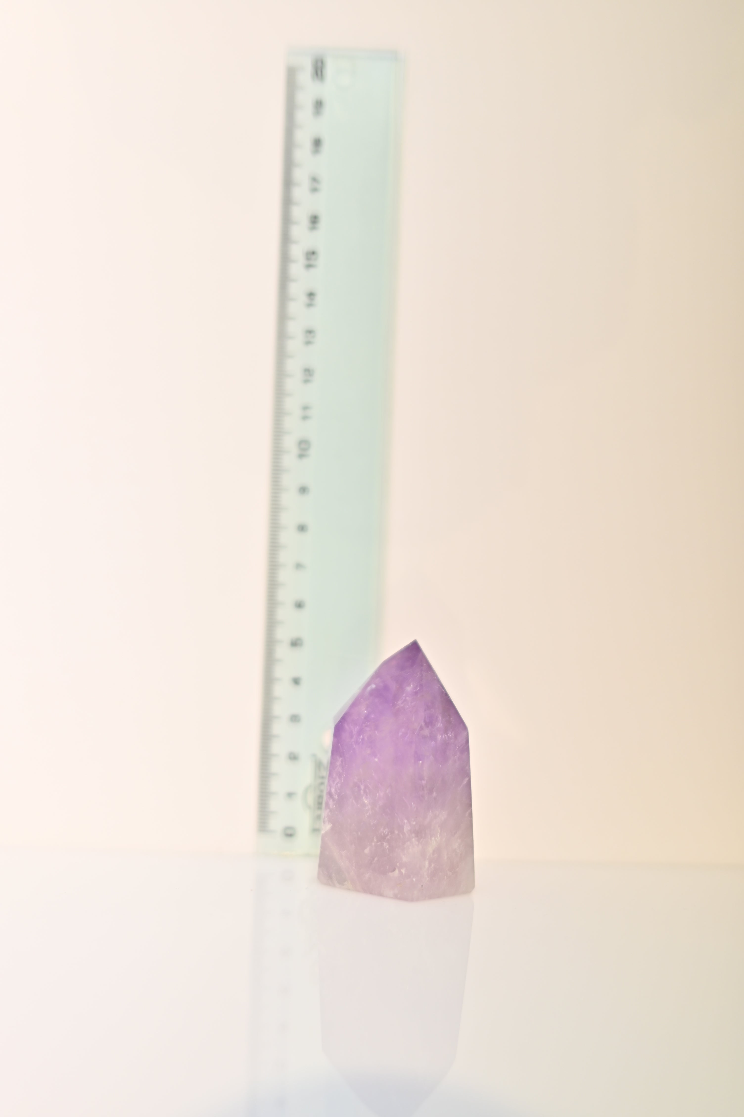 Punta de amatista pulida en tono violeta