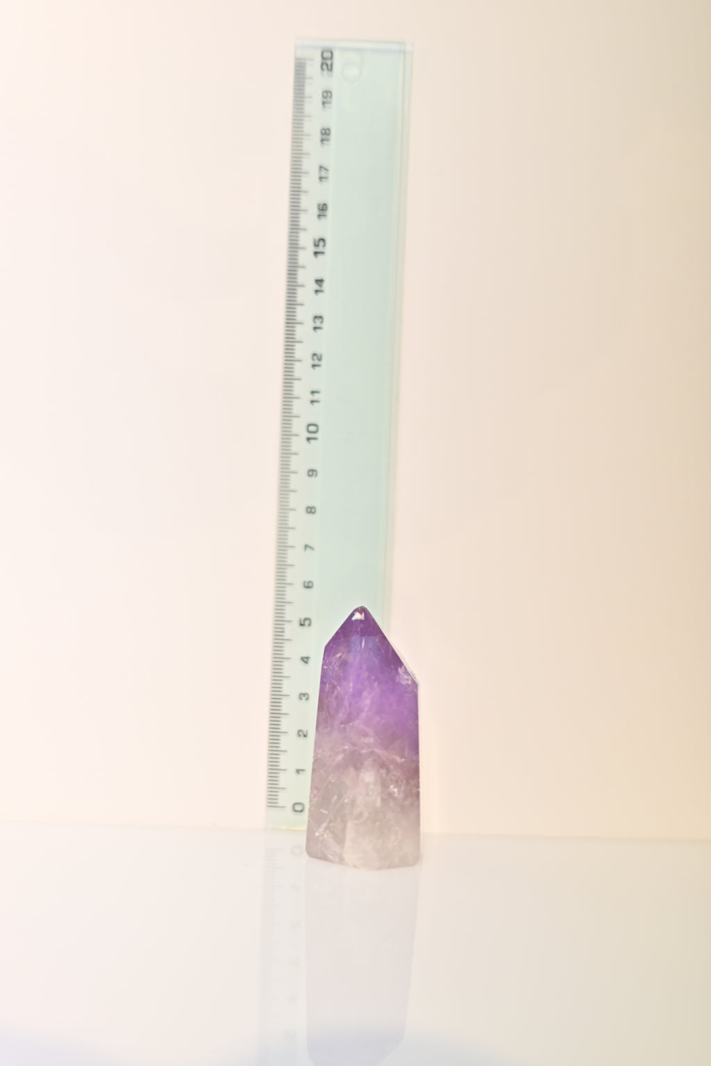 Punta de amatista pulida en tono violeta