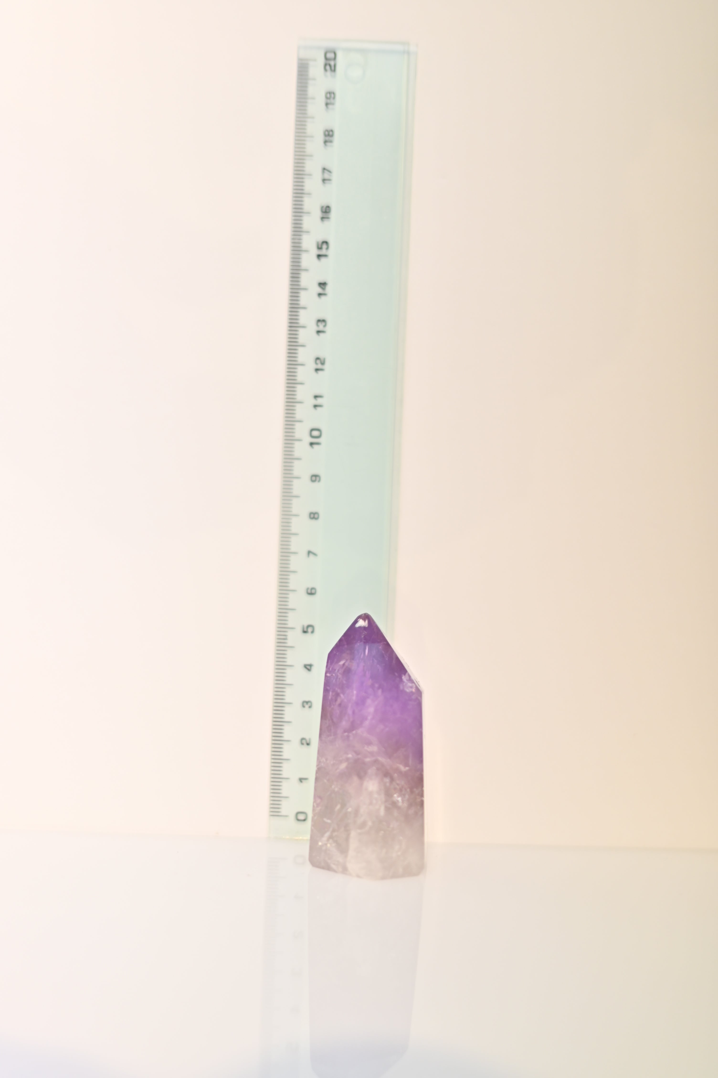 Punta de amatista pulida en tono violeta