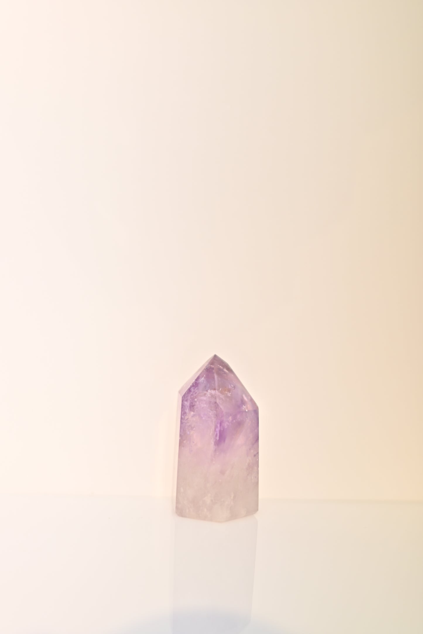 Punta de amatista pulida en tono violeta