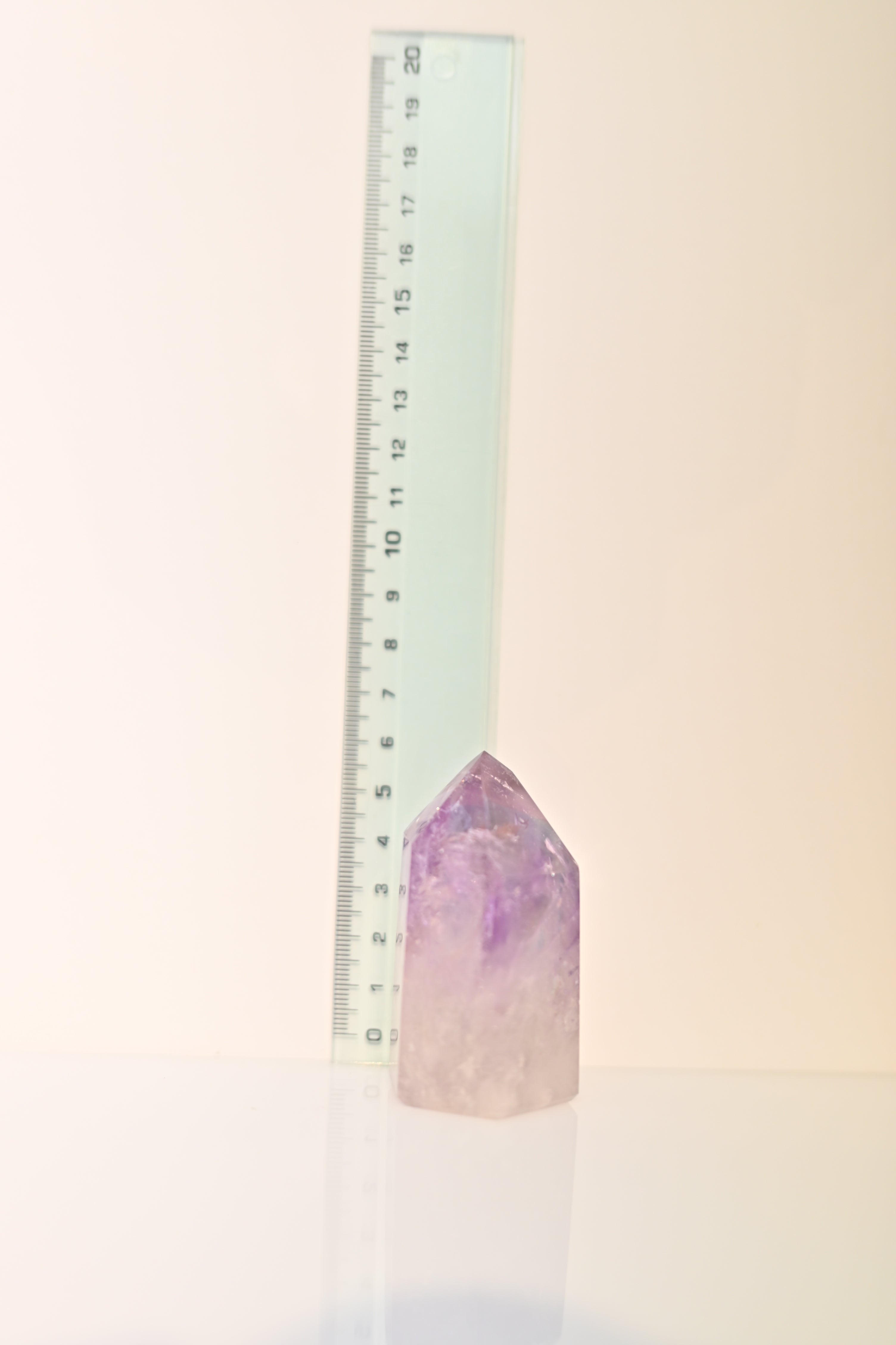Punta de amatista pulida en tono violeta