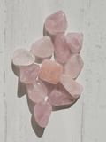 Rodado de cuarzo rosa 25–40 mm pulido