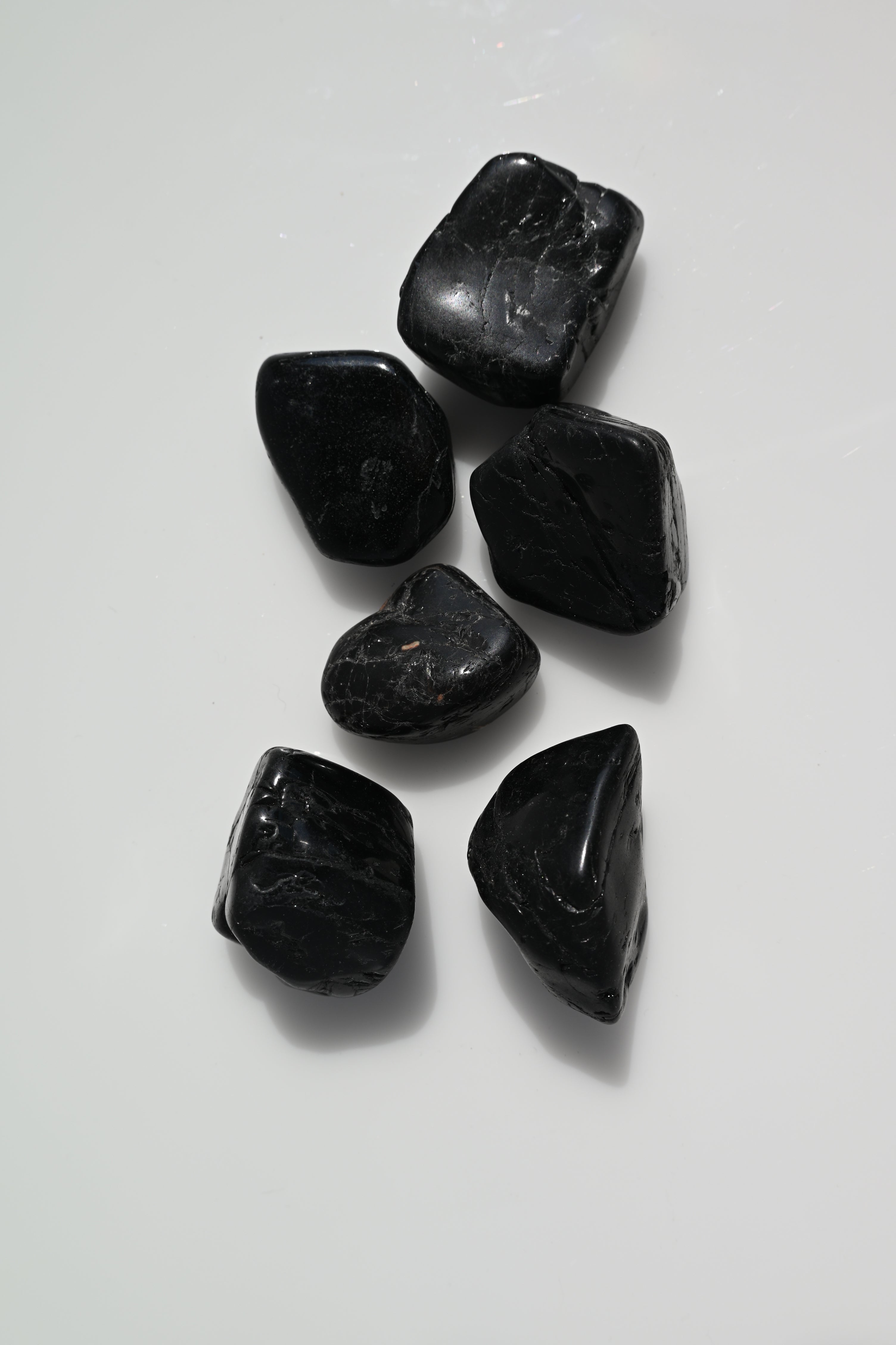 Rodado de turmalina negra pulido en varias medidas