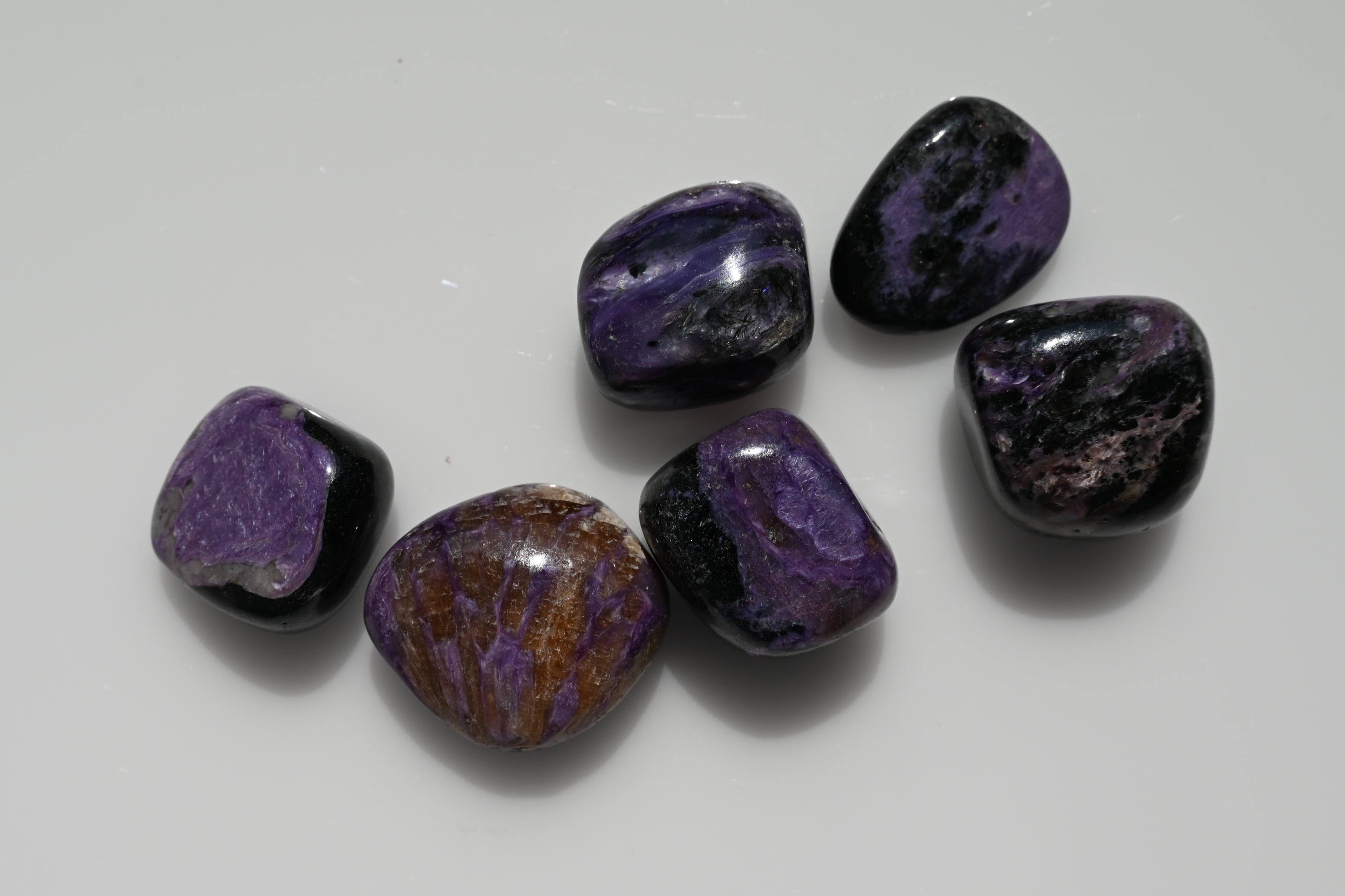 Rodado de charoita violeta