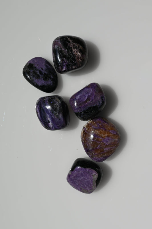 Rodado de charoita violeta