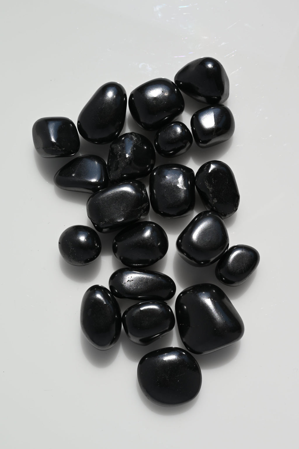 Rodado pulido de shungita negro 20–35 mm