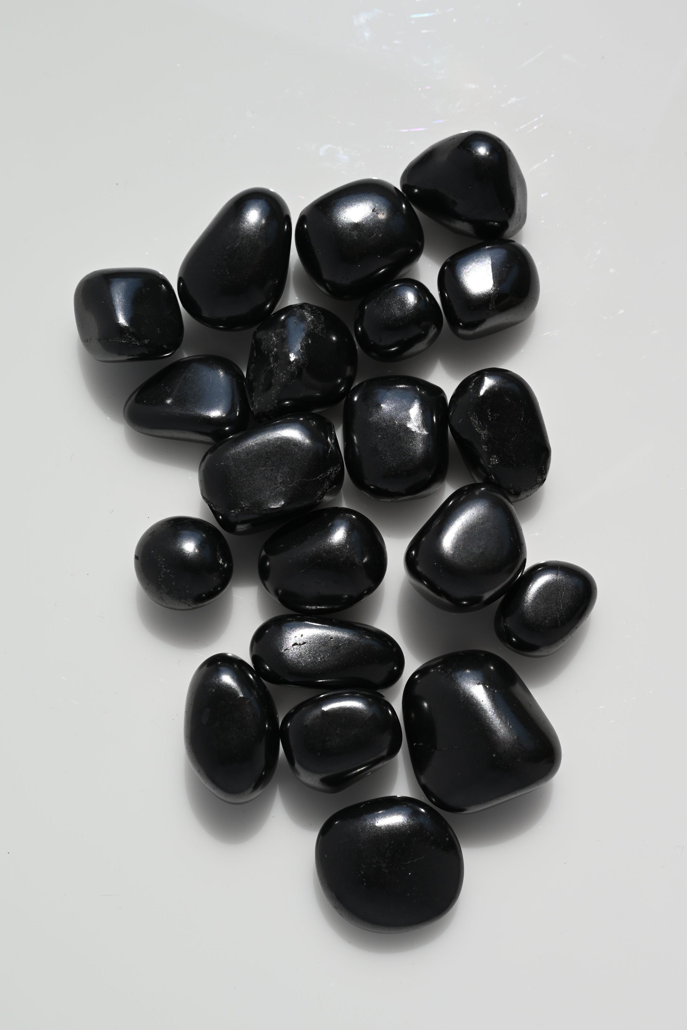 Rodado pulido de shungita negro 20–35 mm