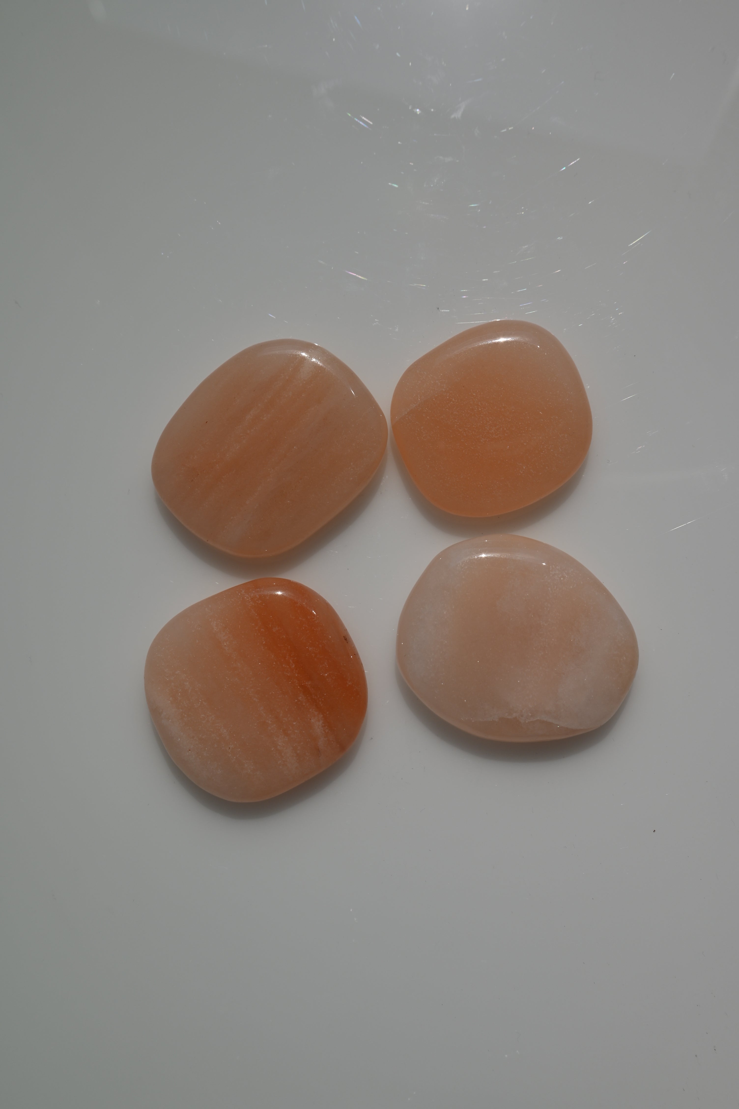 Rodado plano de aragonito rosado