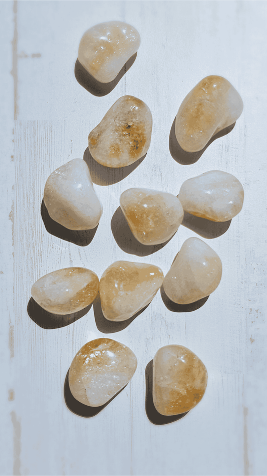 Rodado de citrino 3–4 cm pulido en tono amarillo dorado