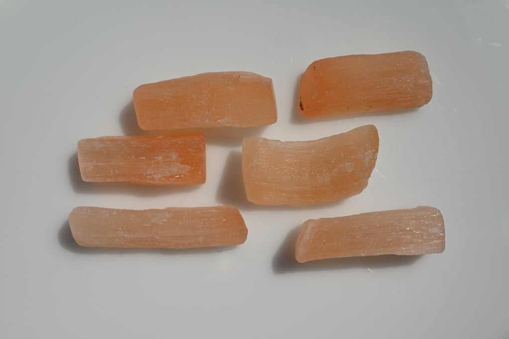 Barra de Selenita Naranja natural | Energía cálida y purificadora