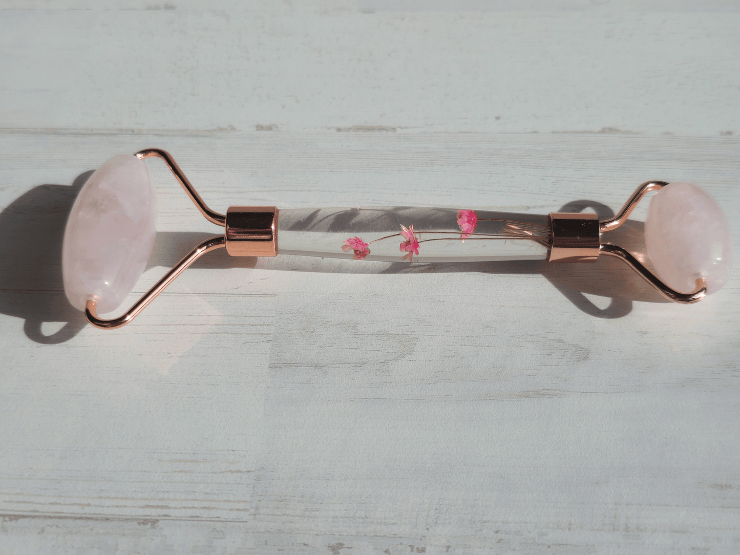 Set roller y gua sha de Cuarzo Rosa (flores) | amor propio y armonía