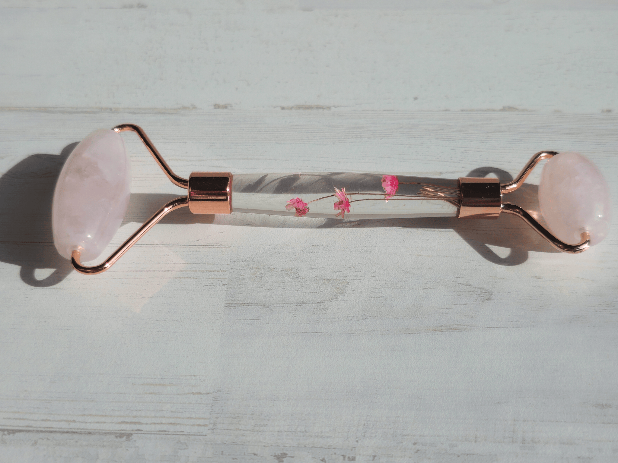 Set roller y gua sha de Cuarzo Rosa (flores) | amor propio y armonía