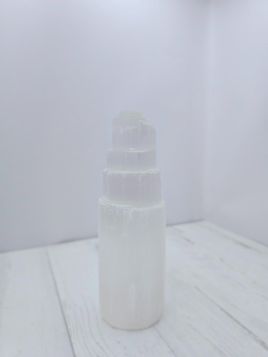 Torre de Selenita 150 mm | Elevación y limpieza energética para tus espacios