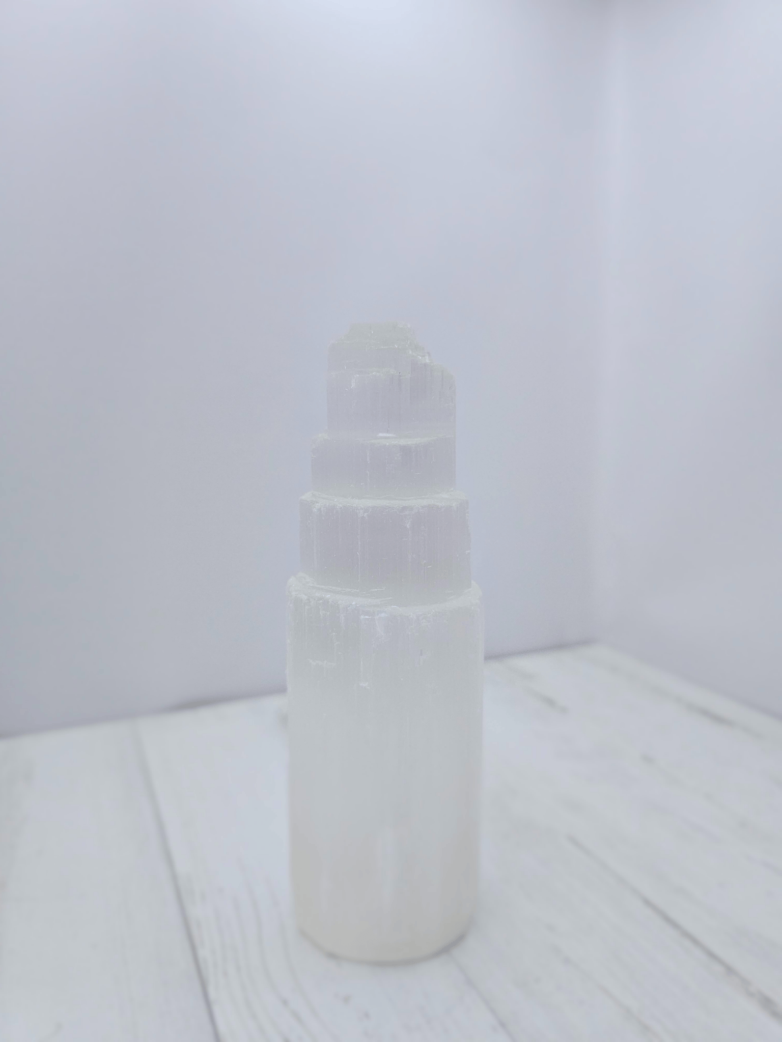 Torre de Selenita 150 mm | Elevación y limpieza energética para tus espacios