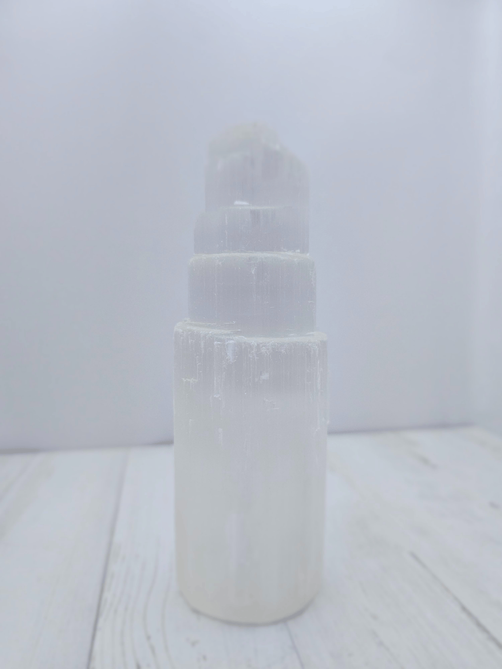 Torre de Selenita 150 mm | Elevación y limpieza energética para tus espacios