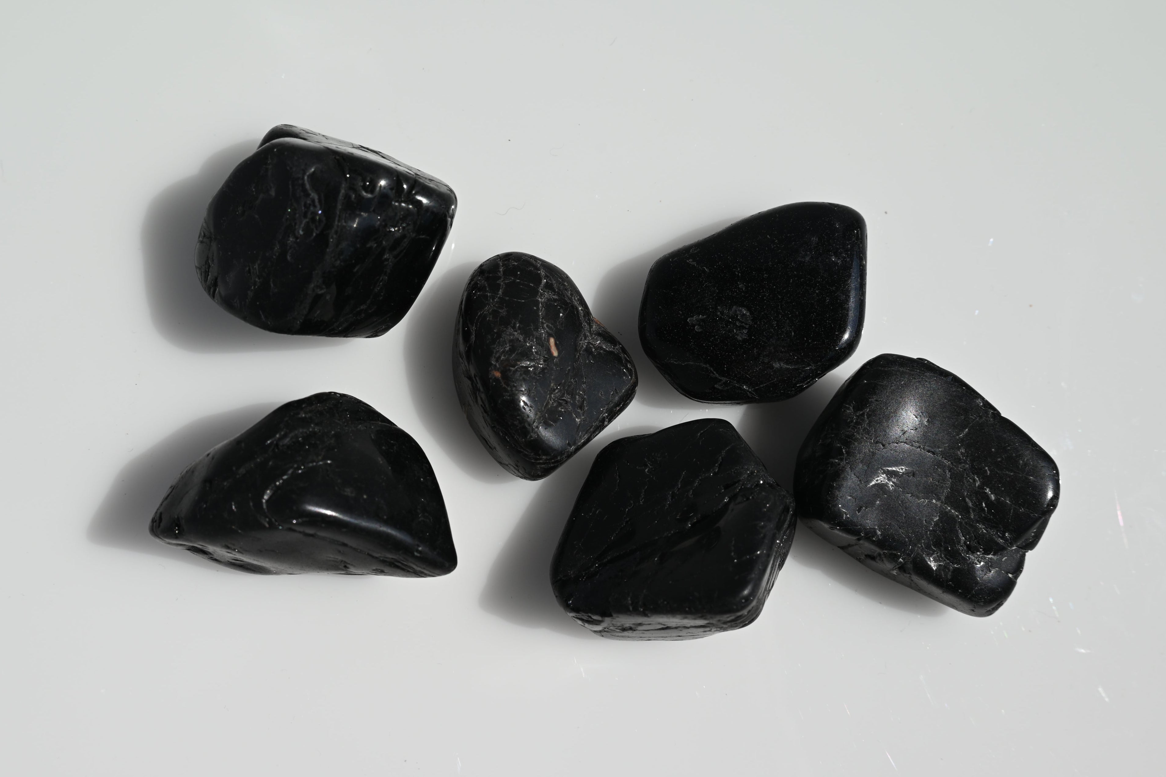 Rodado de turmalina negra pulido en varias medidas
