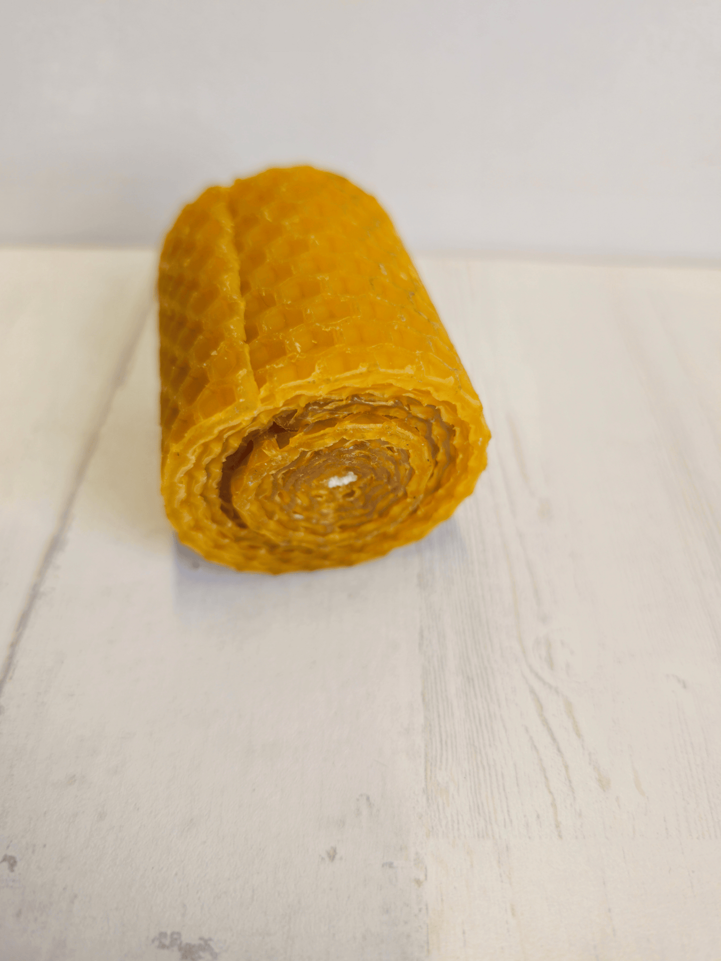 Vela de cera de abeja 5 × 5 cm | Luz cálida y atmosférica para tu espacio