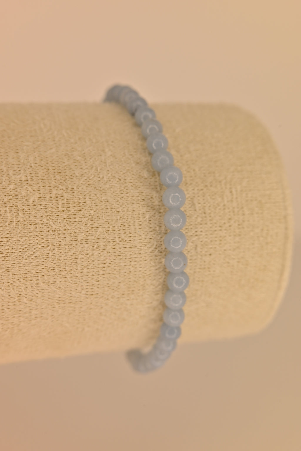 Pulsera de angelita 4 mm azul celeste para comunicación serena y chakra garganta