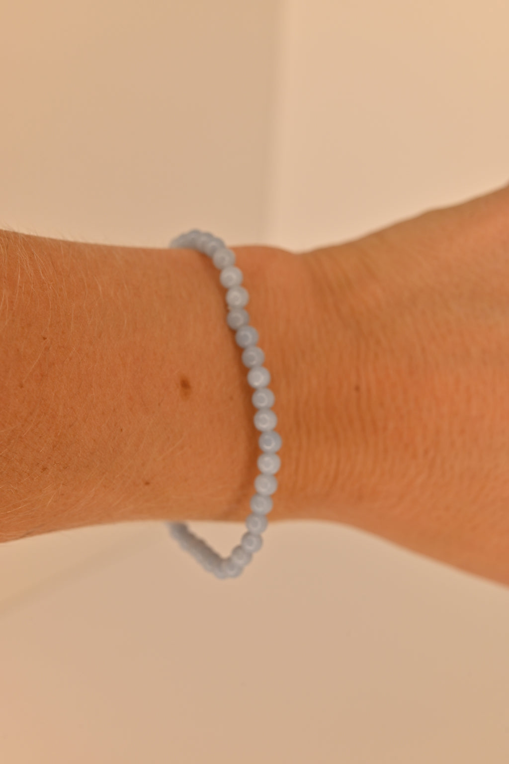 Pulsera de angelita 4 mm azul celeste para comunicación serena y chakra garganta