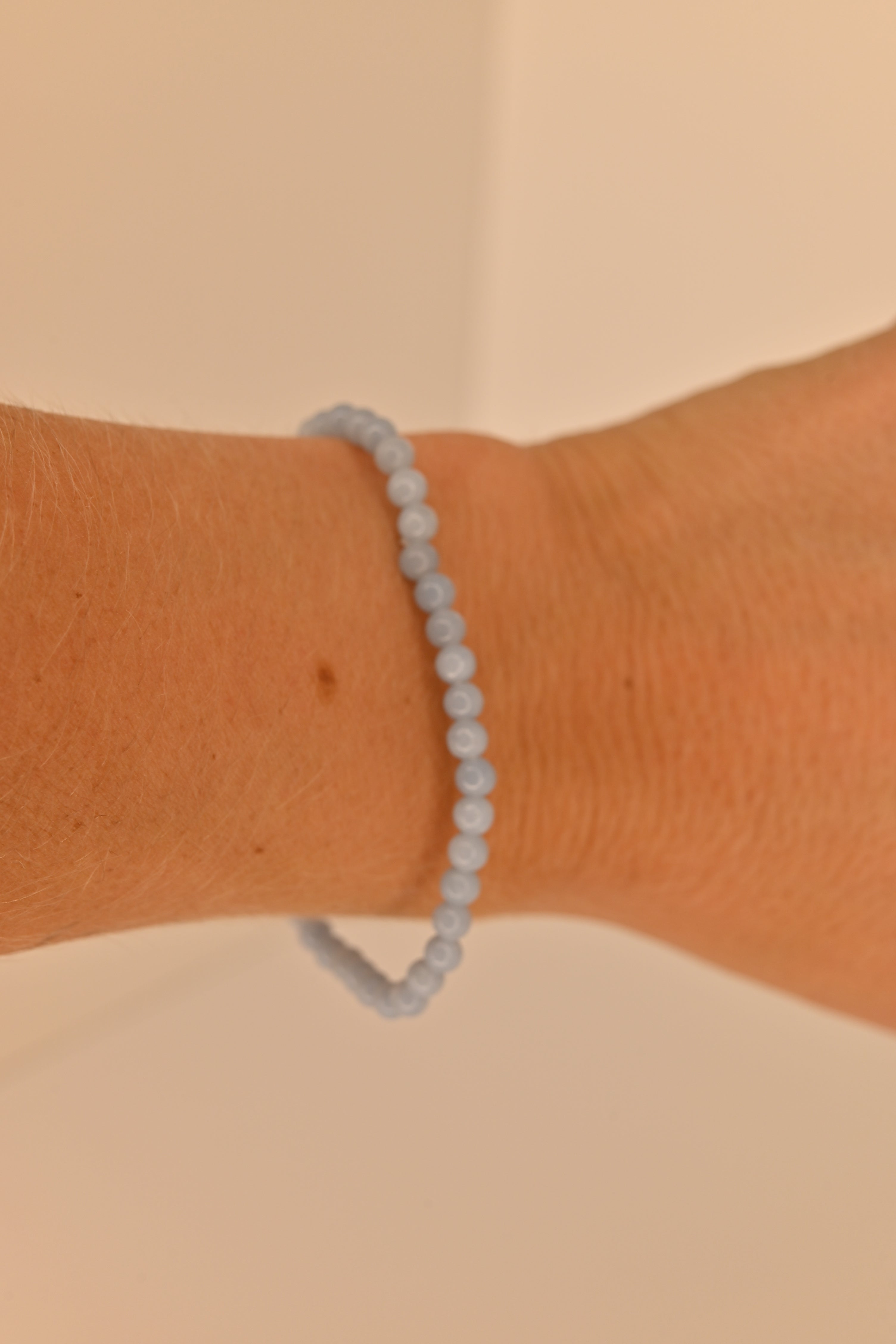 Pulsera de angelita 4 mm azul celeste para comunicación serena y chakra garganta